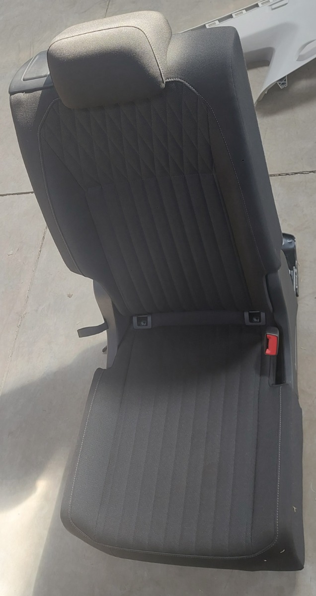 TIGUAN ALLSPACE RIGHT MIDDLE SEAT