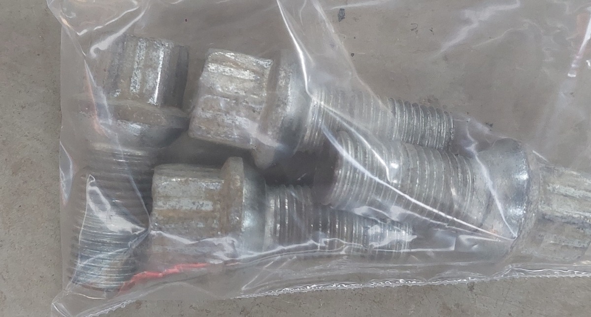 Wheel bolt m14x1.5x48mm X4