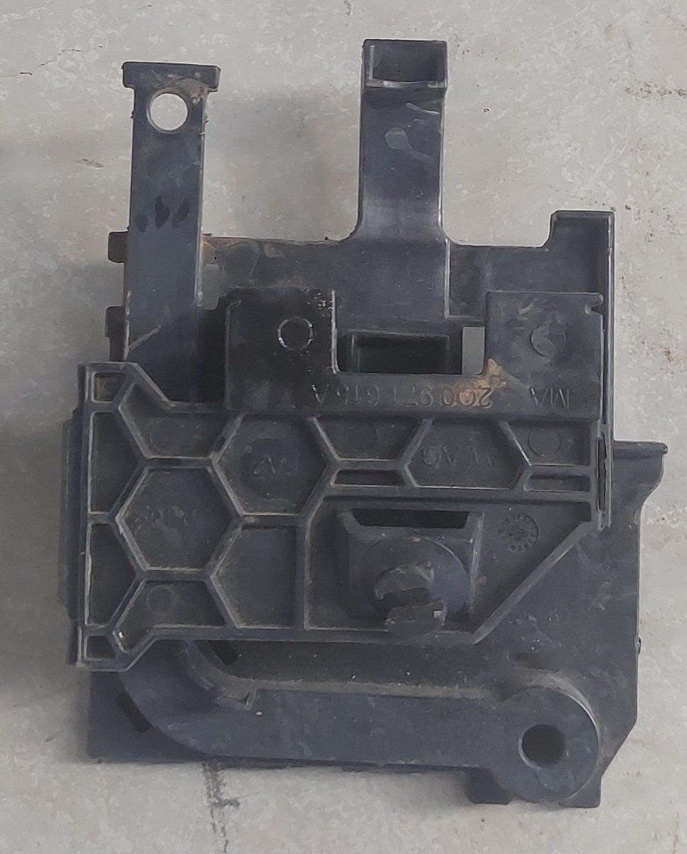 T-CROSS SIDE MEMBER CABLE GUIDE