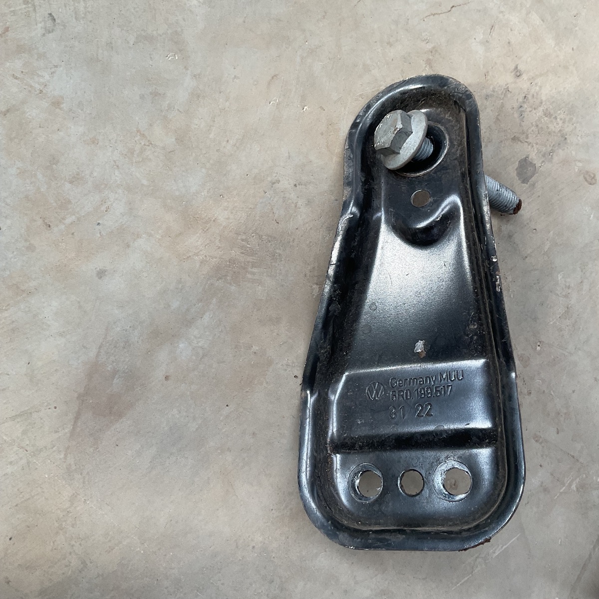 POLO VIVO SUB FRAME BRACKET LEFT