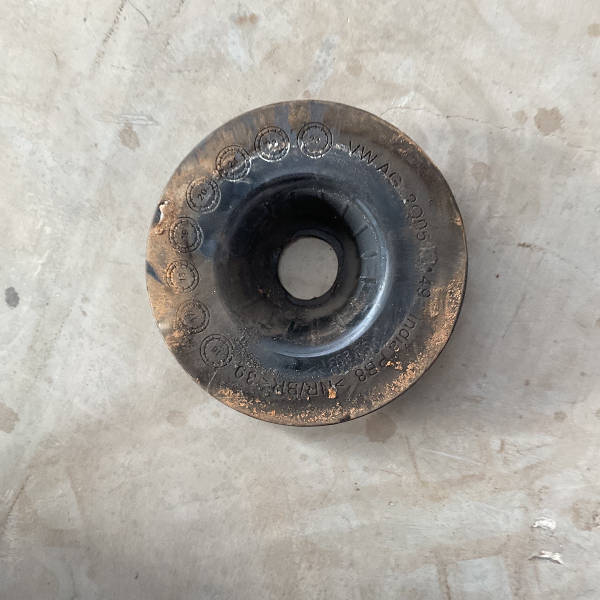 Volkswagen Polo Trendline R/R Upper Spring Seat