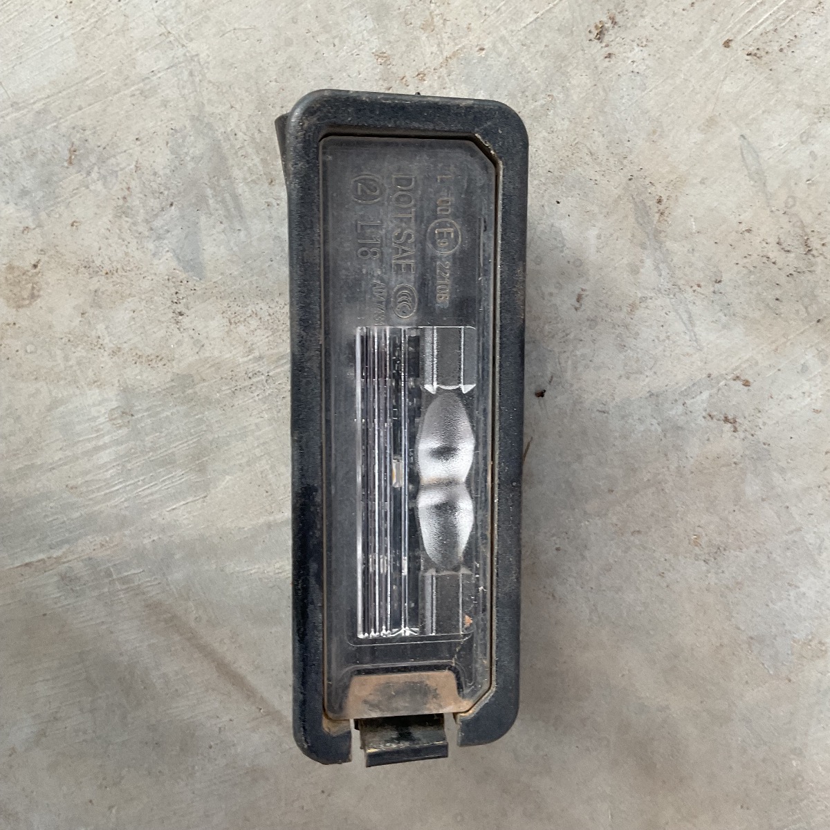 POLO VIVO REAR NUMBER PLATE LIGHT