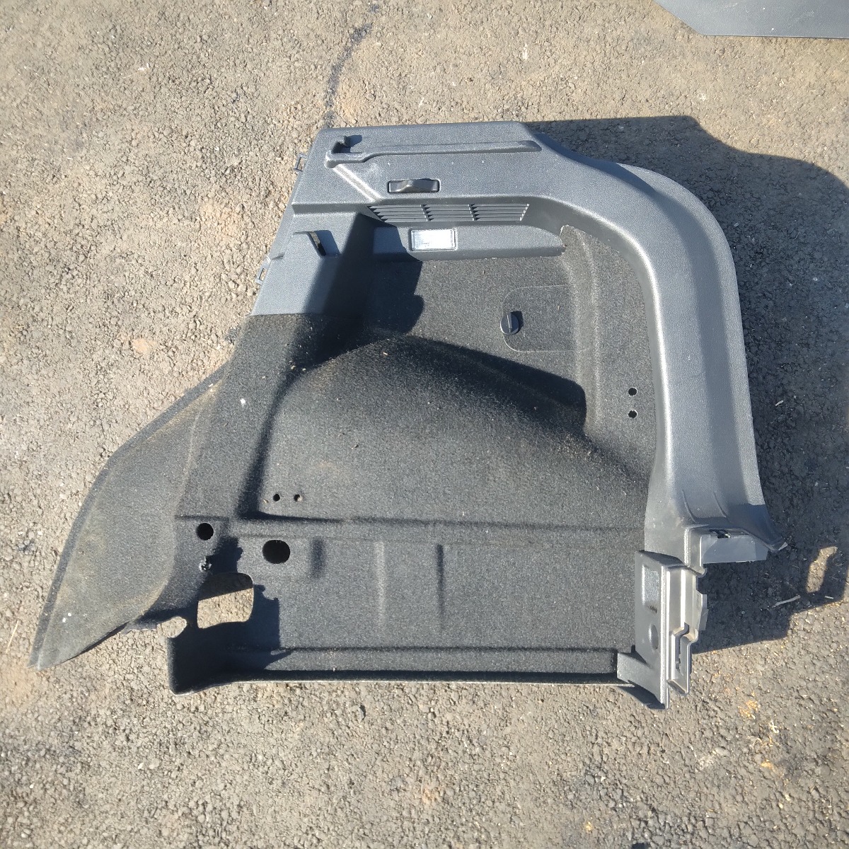 T-CROSS RIGHT REAR BOOT TRIM