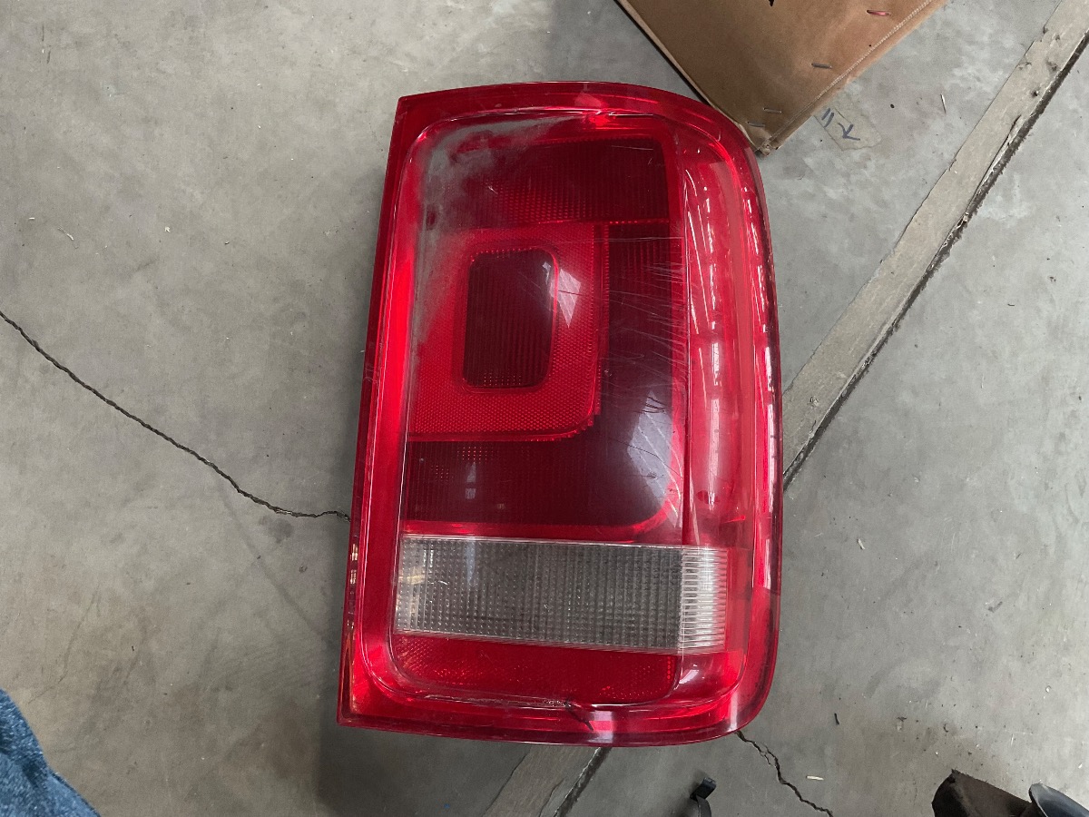 AMAROK 2.0 BiTDi HIGHLINE TAIL LIGHT RIGHT