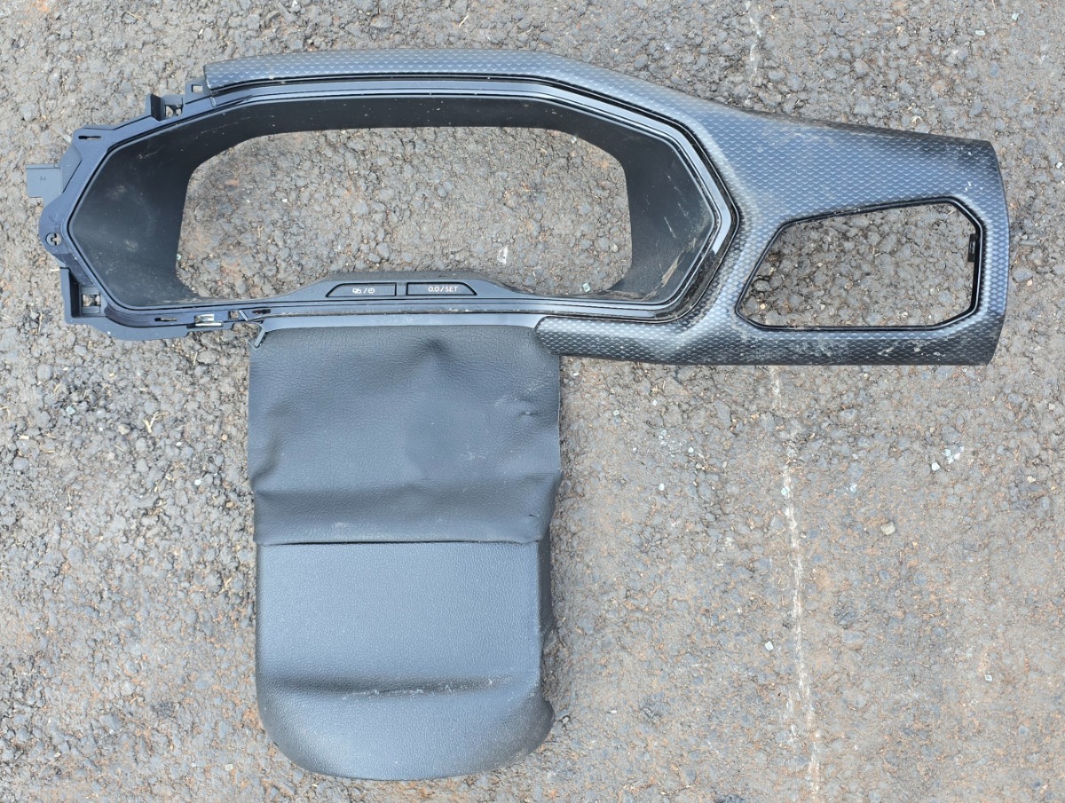 T-CROSS INSTRUMENT CLUSTER SURROUND