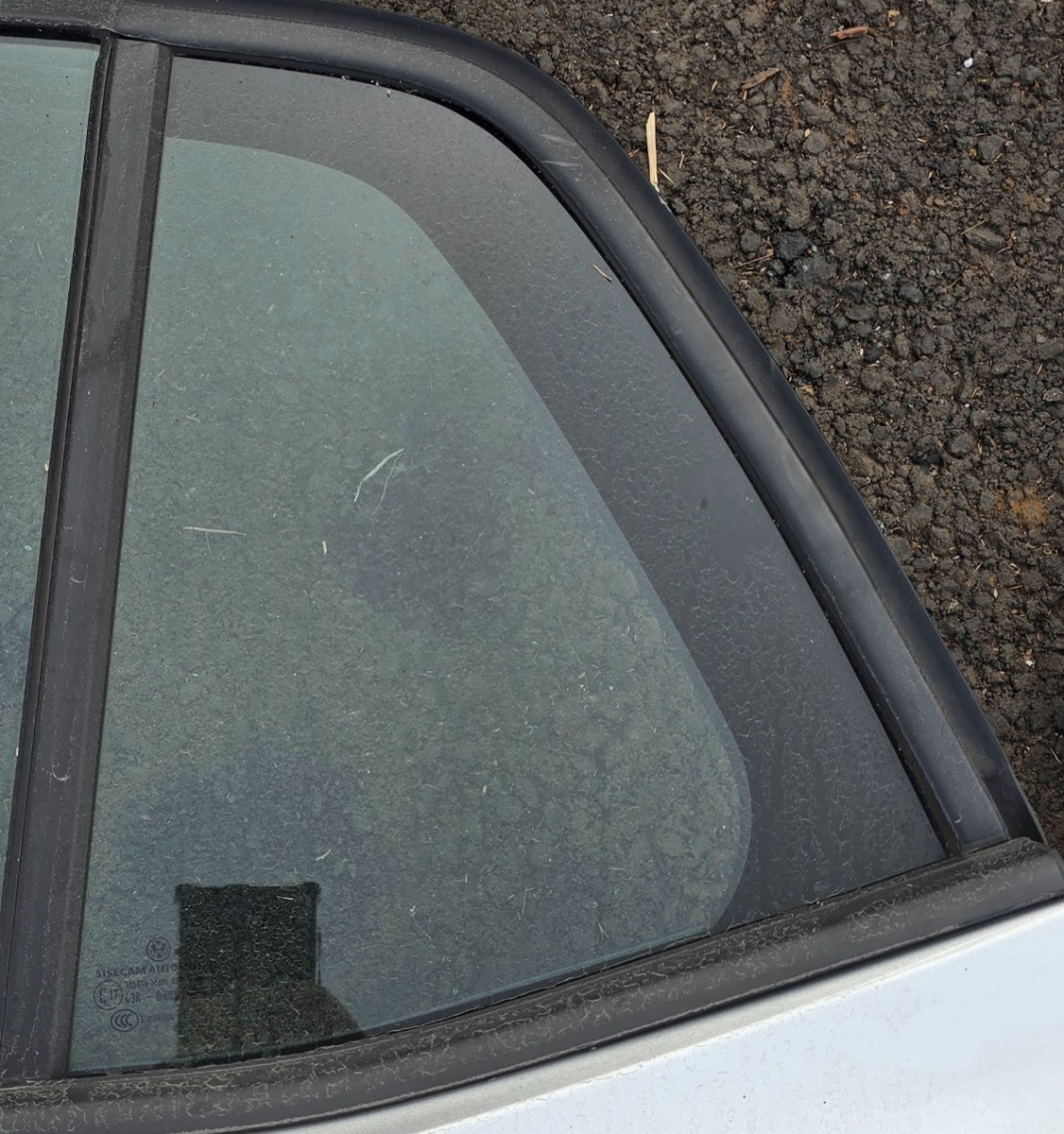T-CROSS LEFT REAR DOOR QUARTER VENT