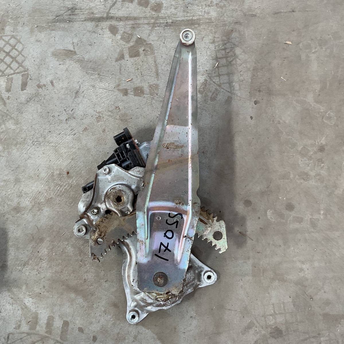 AGYA LEFT REAR WINDOW MECH ELEC
