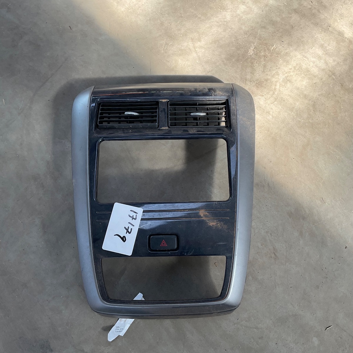 AGYA DASH CENTER TRIM ONLY