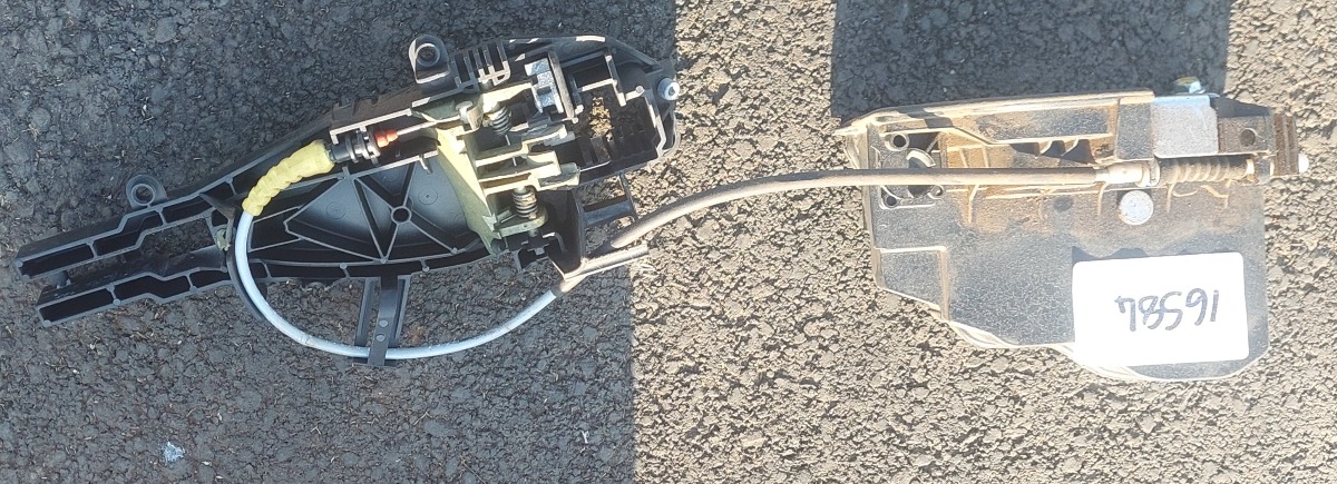 X5 E70 LEFT FRONT DOOR LOCK