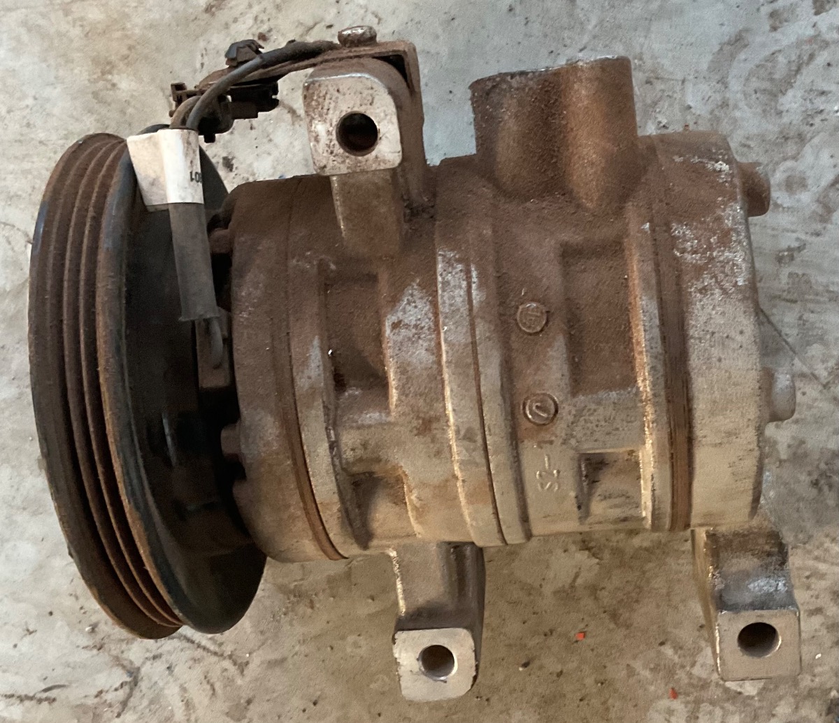 KWID AIR CON PUMP