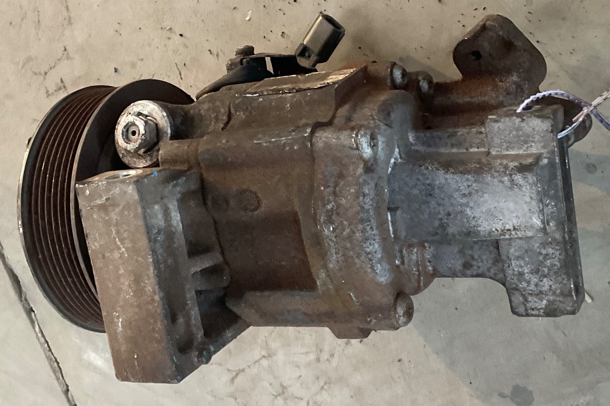 SANDERO 1.6 AIR CON PUMP