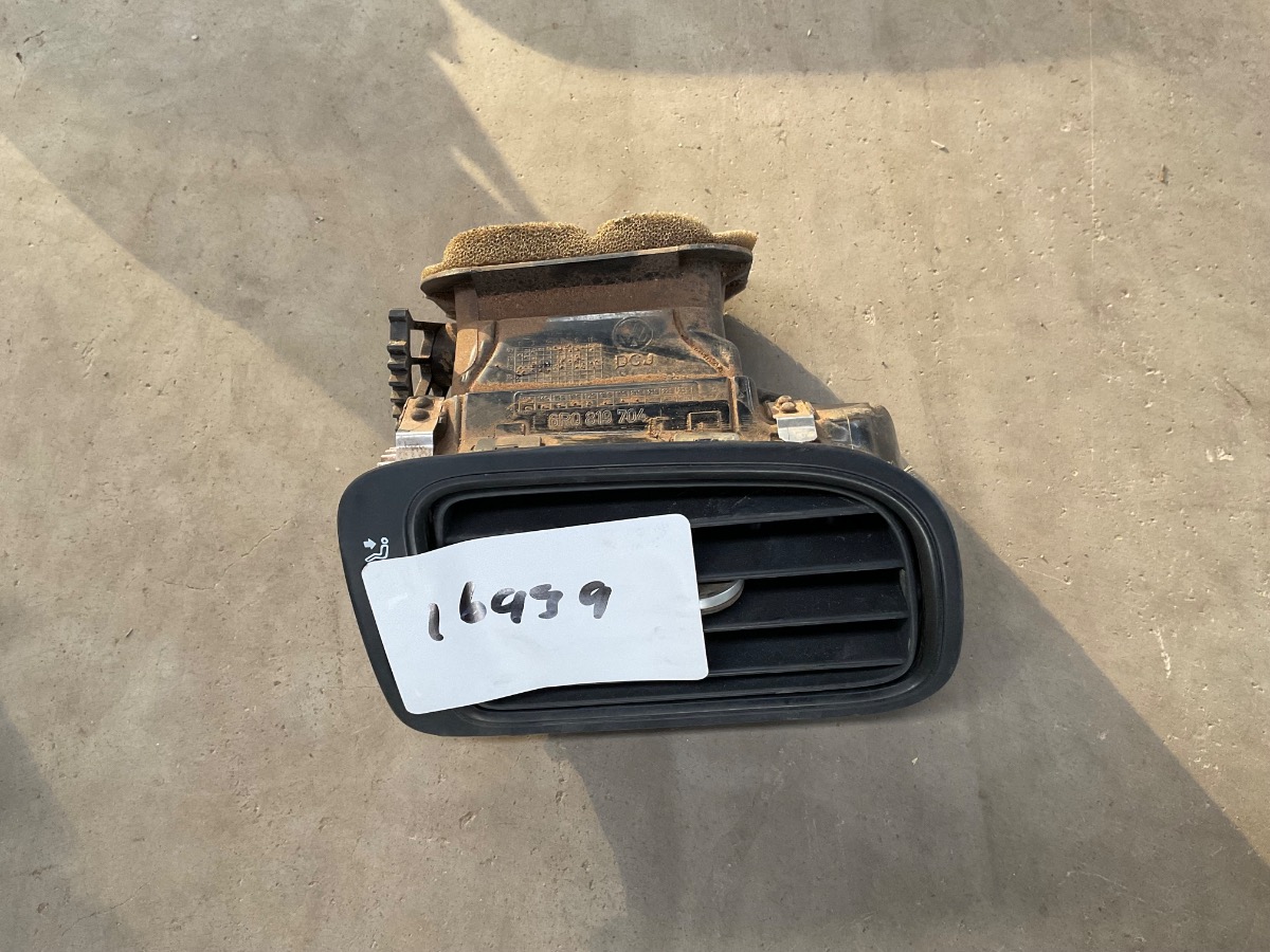 POLO VIVO LEFT AIR VENT