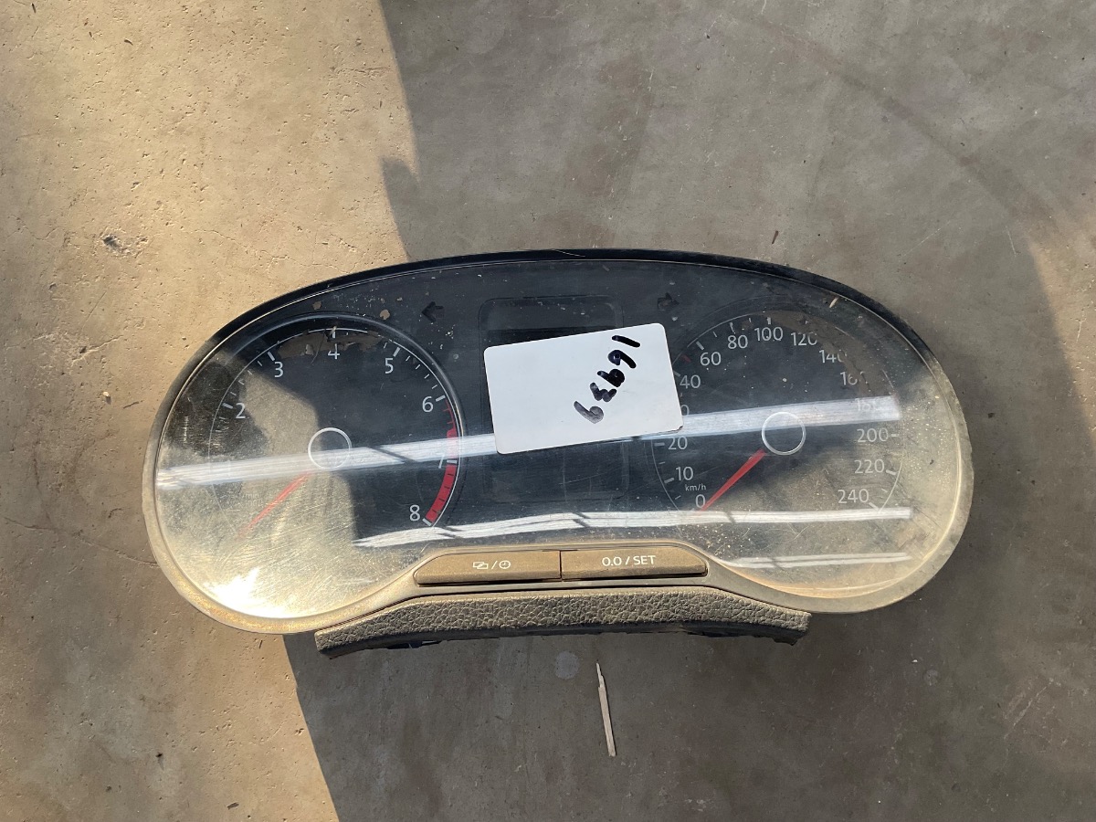 POLO MK6 SPEEDO CLUSTER