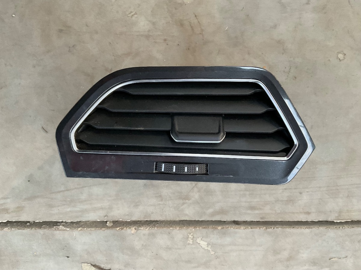 TIGUAN ALLSPACE LEFT DASH AIR VENT