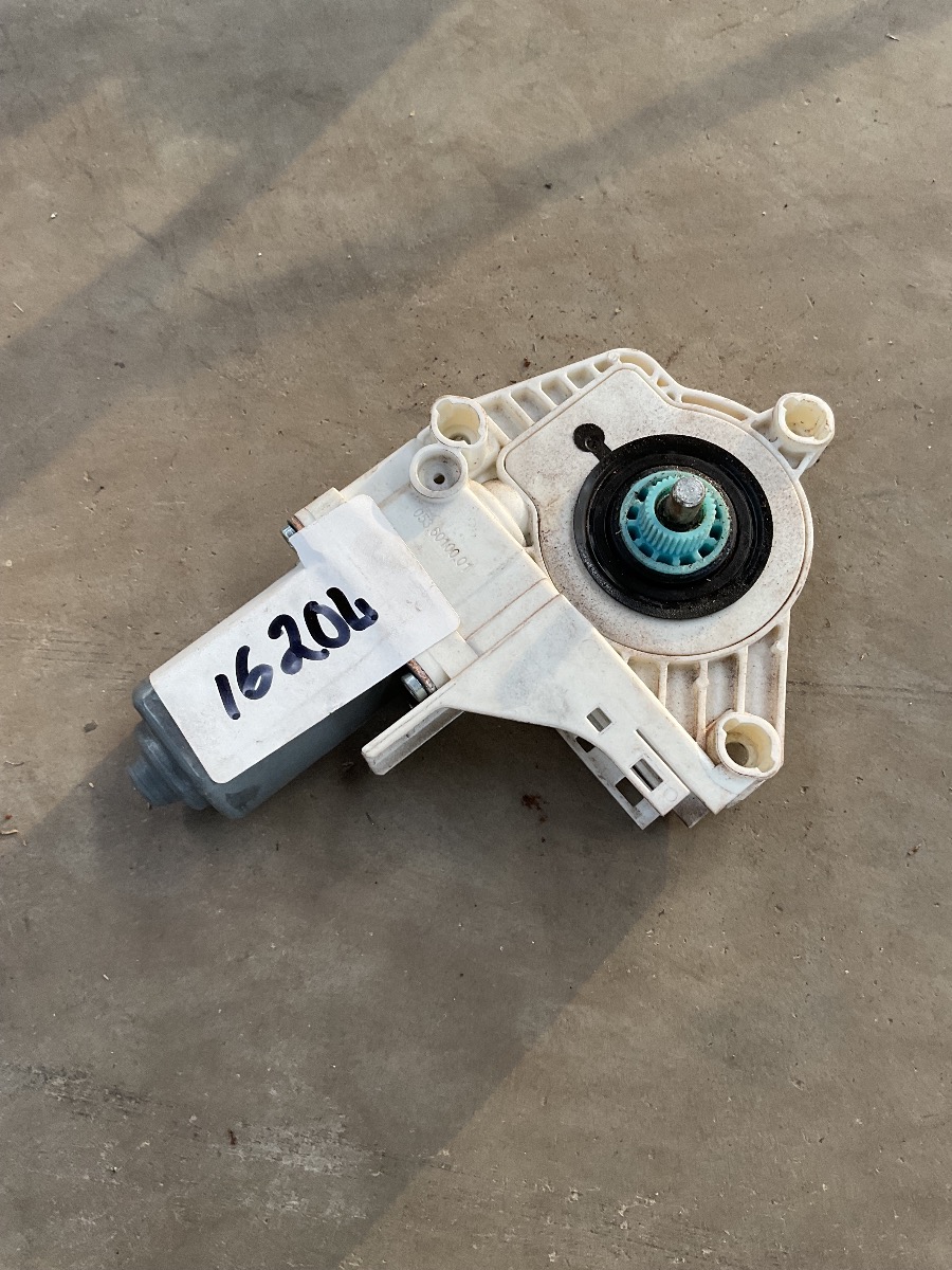 A4 B8 RIGHT FRONT WINDOW MOTOR