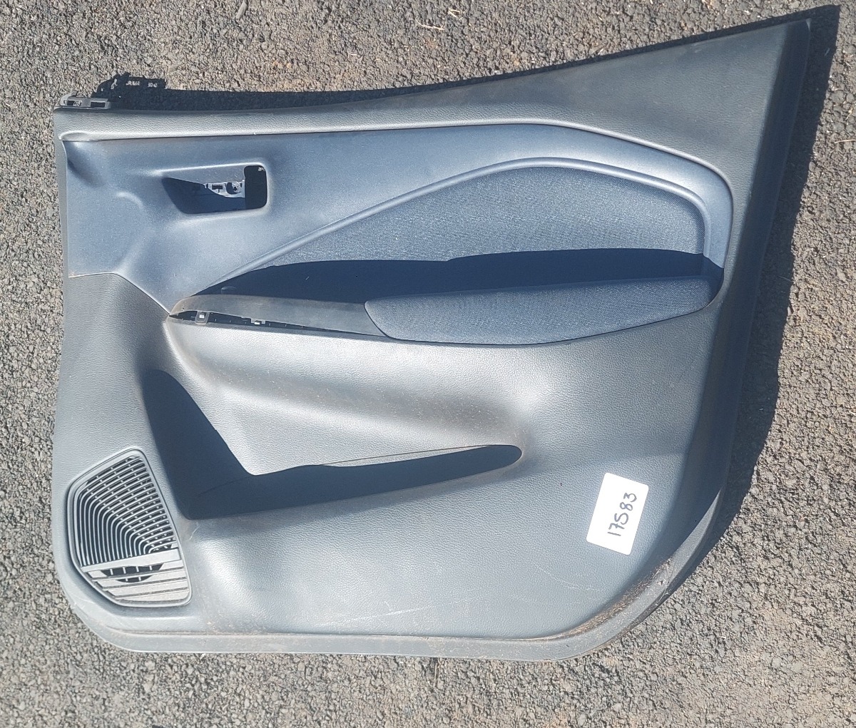STARLET RIGHT FRONT DOOR PANEL