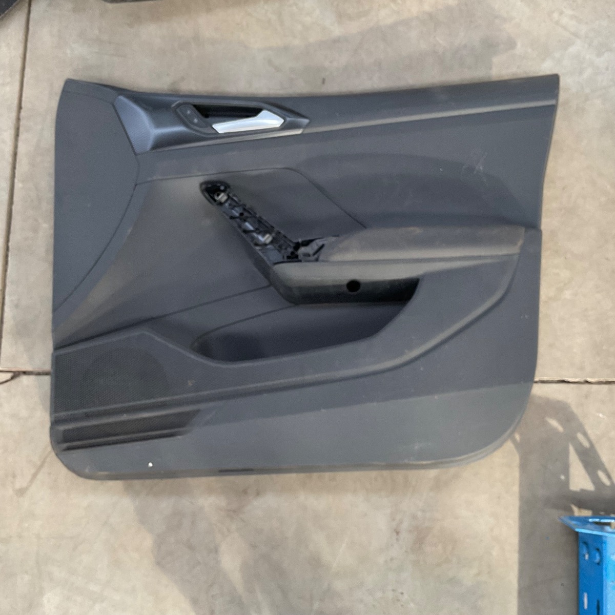 T-CROSS RIGHT FRONT DOOR PANEL
