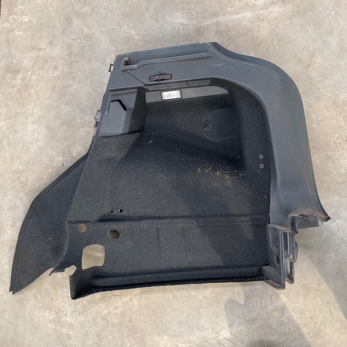 T-CROSS INNER BOOT TRIM RIGHT