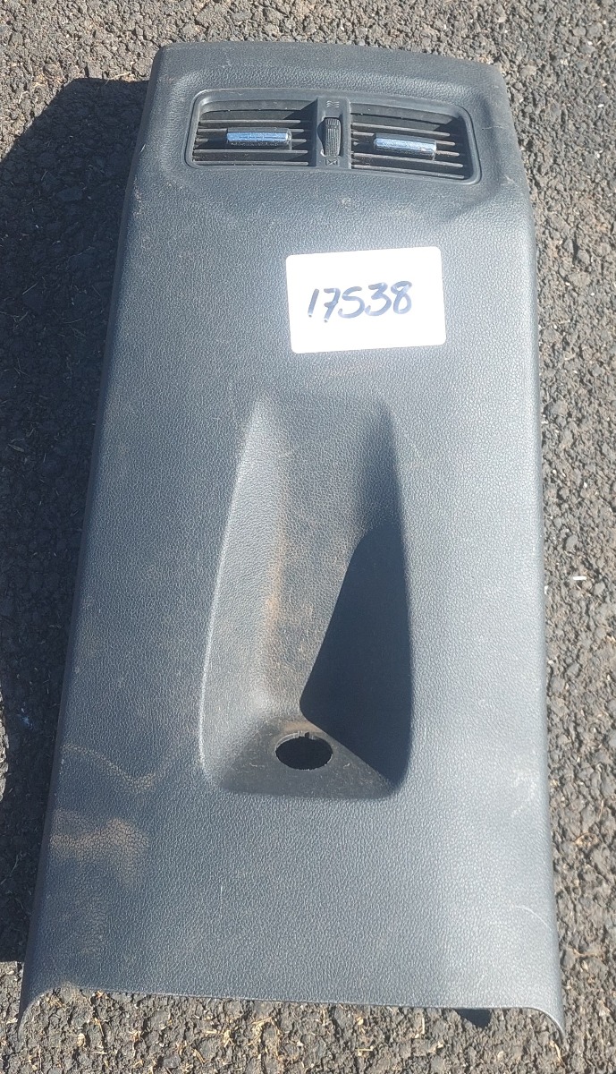 KIGER CENTRE CONSOLE REAR VENT