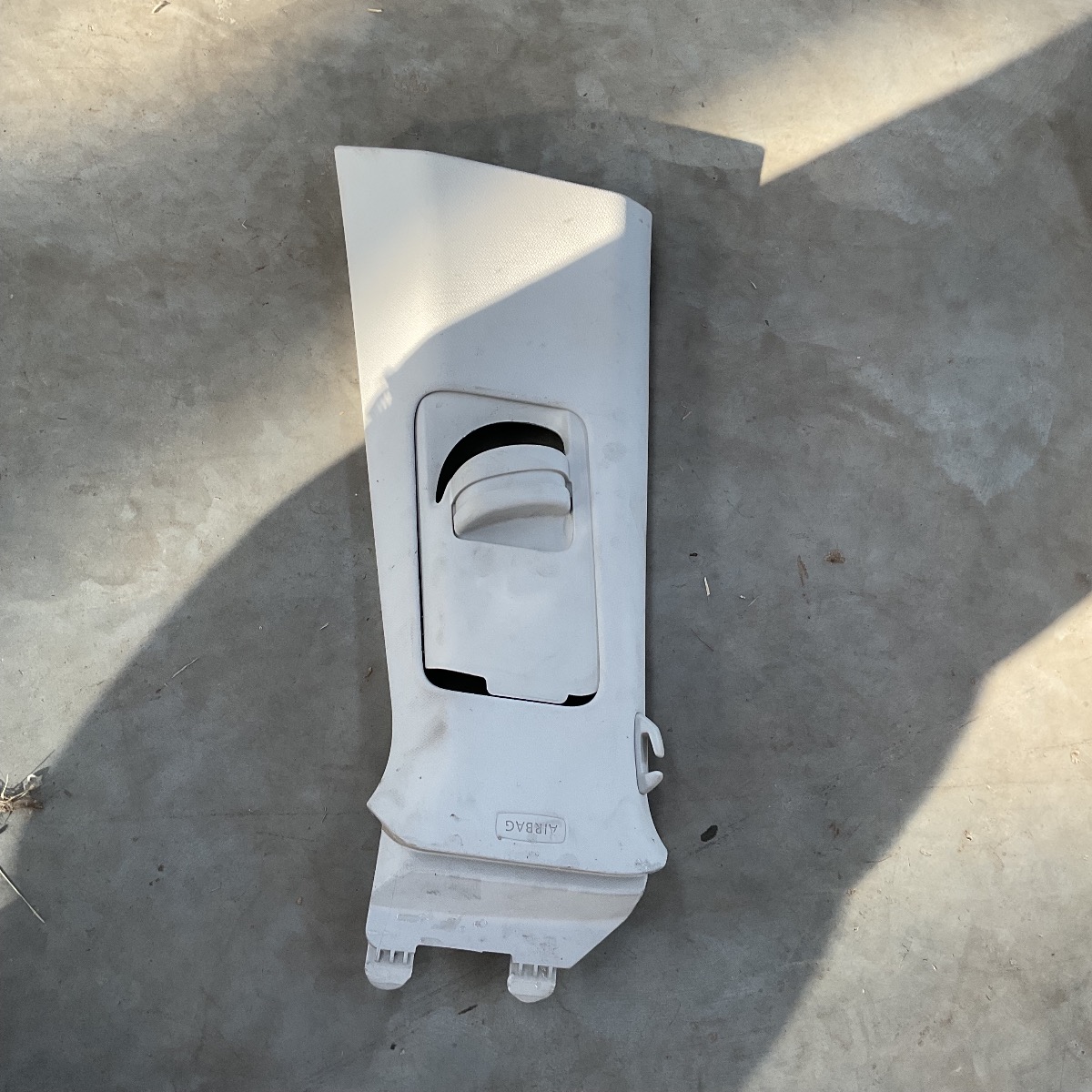 T-CROSS B PILLAR TRIM LEFT