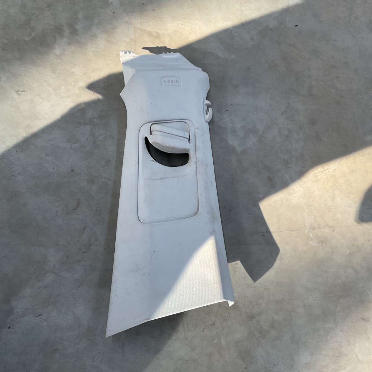 T-CROSS B PILLAR TRIM RIGHT