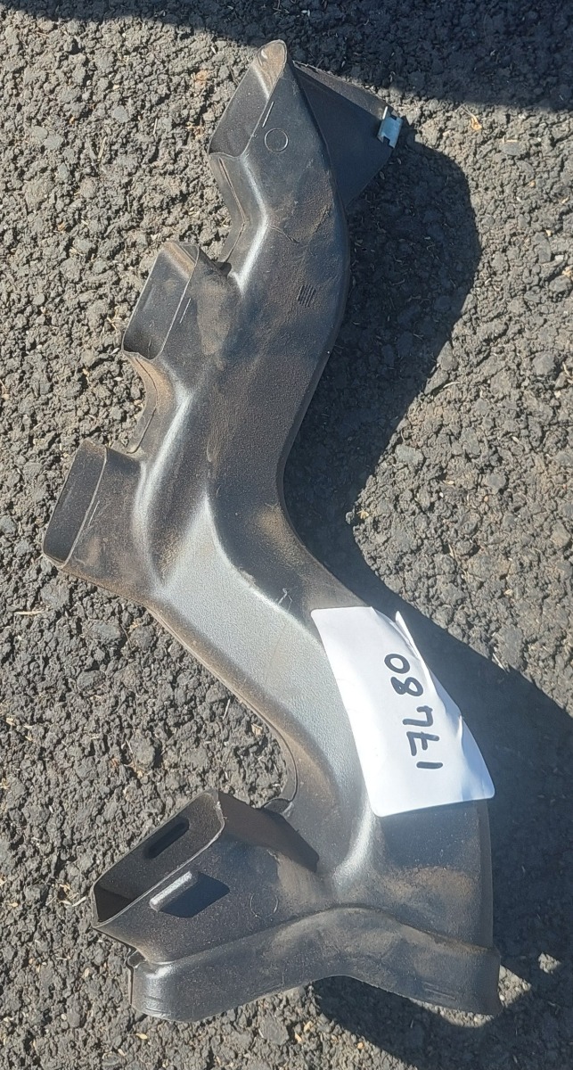 E90 LEFT FLOOR HEATER DUCT