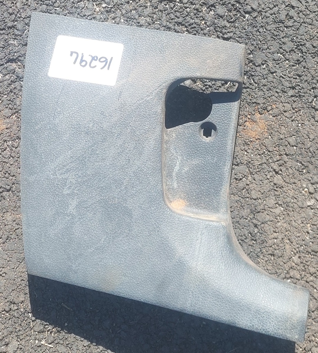 POLO 6/7 RIGHT LOWER A PILLAR TRIM