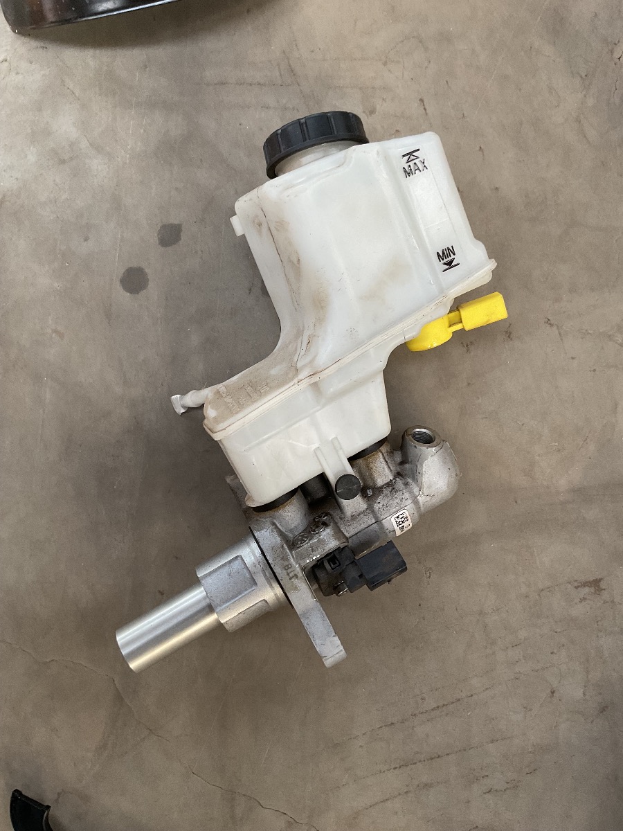TIGUAN ALLSPACE BRAKE MASTER CYLINDER
