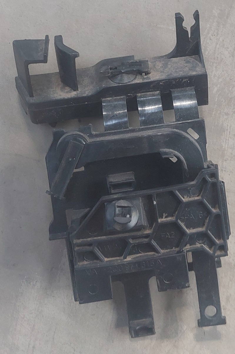 T-CROSS SIDE MEMBER CABLE GUIDE