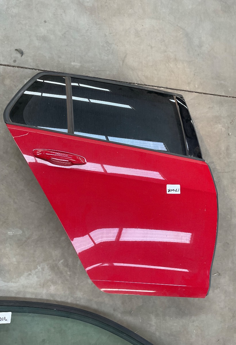 GOLF VII RIGHT REAR DOOR SHELL