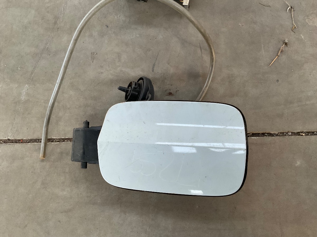 A4 B8 FUEL FLAP