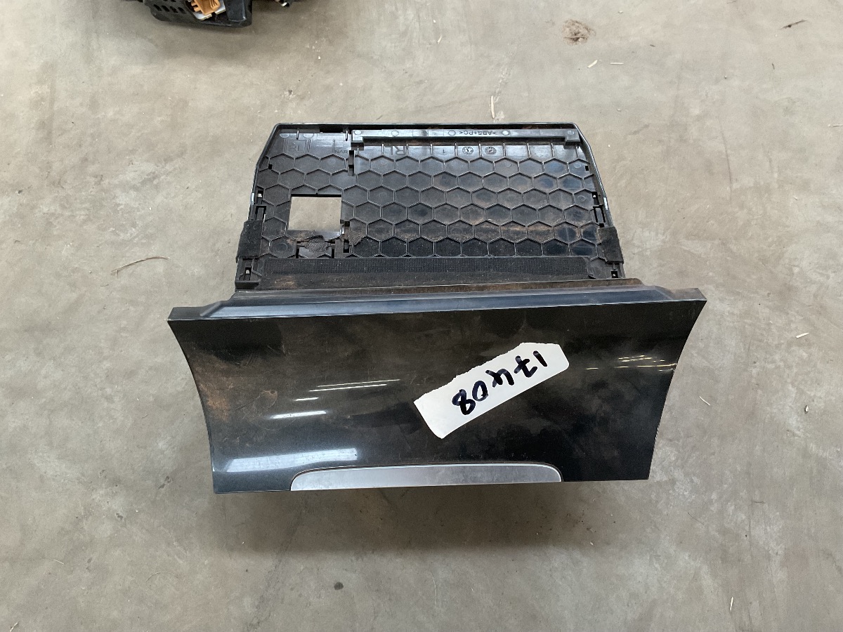 GOLF VII DASH STORAGE BIN