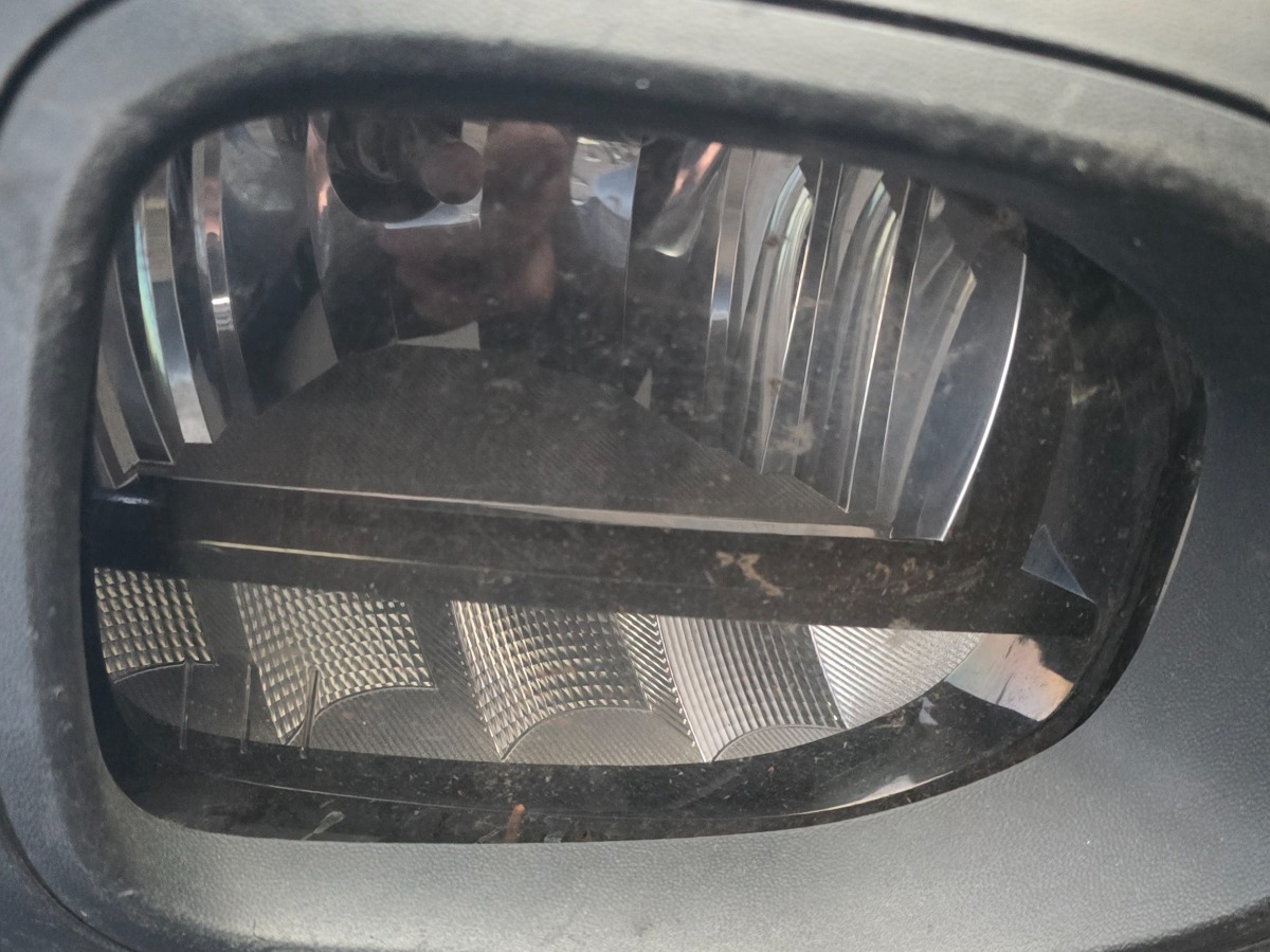 T-CROSS RIGHT FOGLAMP FRONT 1 CLIP BROKEN