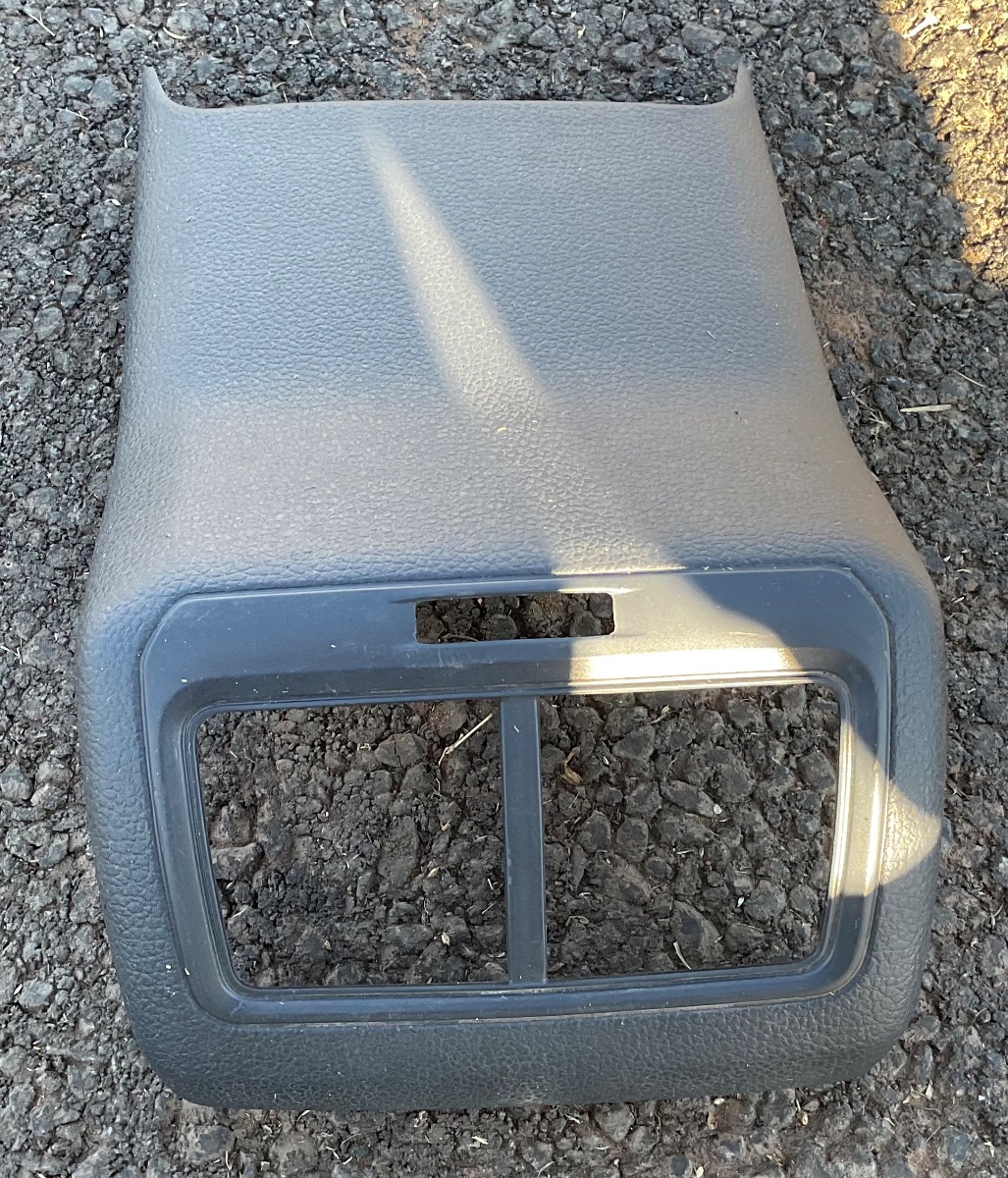 GOLF 7 CONSOLE REAR VENT TRIM