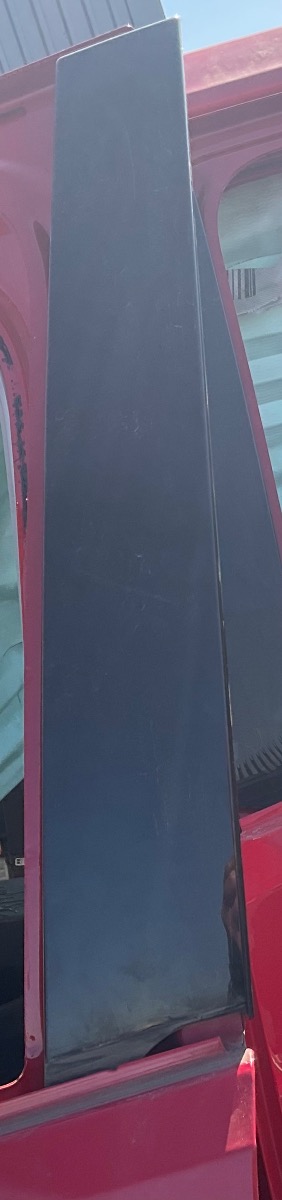 GOLF 7 LEFT FRONT OUTER DOOR BEADING