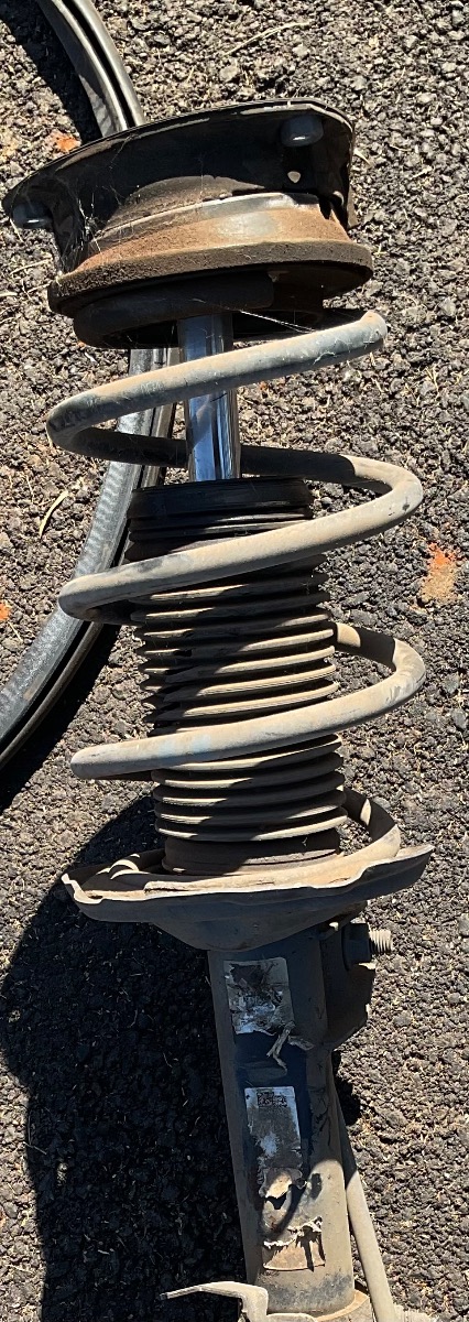 GOLF 7 RIGH FRONT SHOCK & STRUD