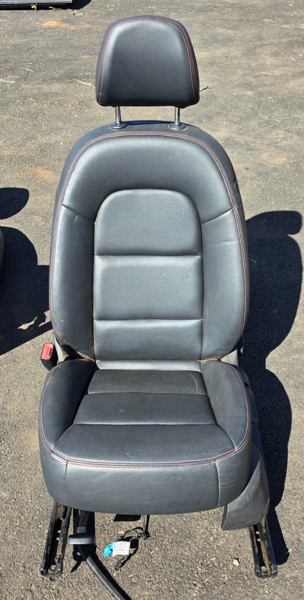 Q3 LEFT FRONT SEAT