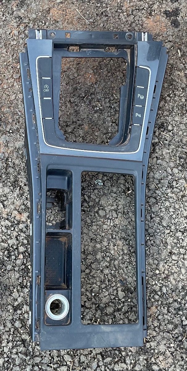 GOLF 7 CENTRE CONSOLE TRIM