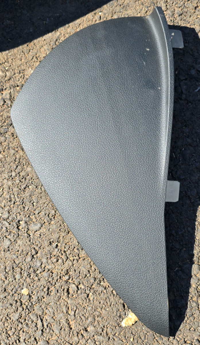 Q3 RIGHT DASH COVER TRIM