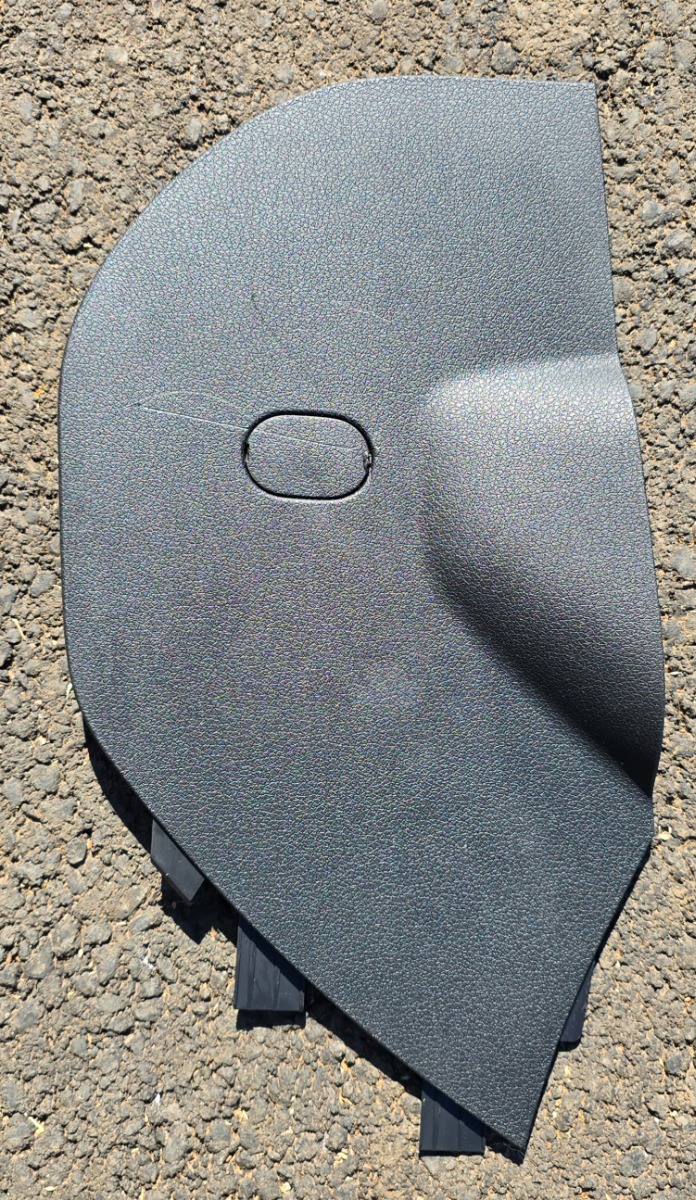 Q3 LEFT CENTRE CONSOLE TRIM