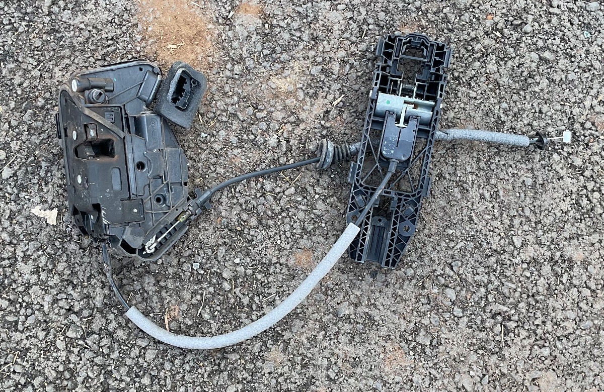 GOLF 7 LEFT REAR DOOR LOCK