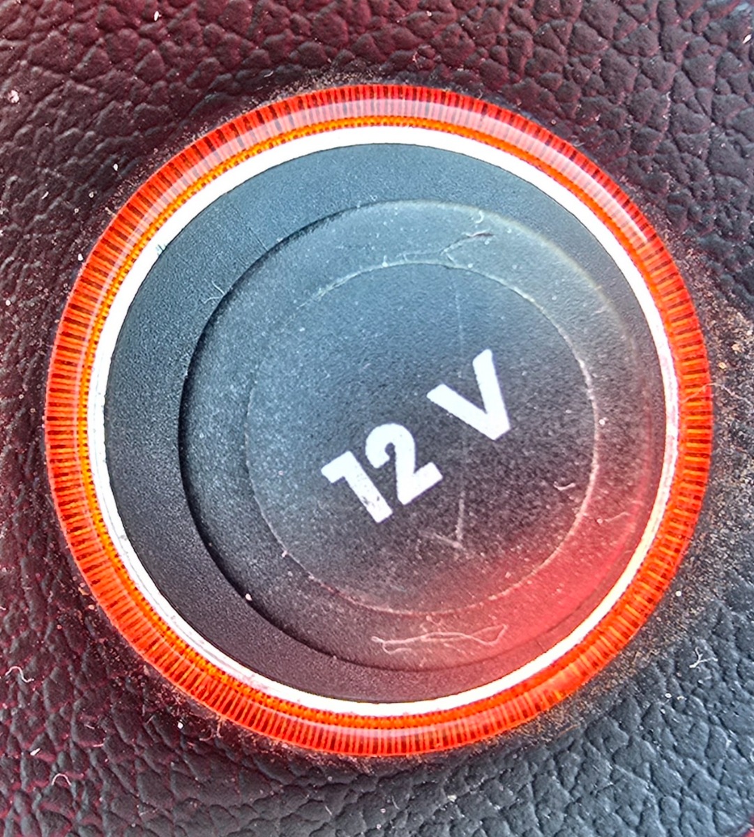 Q3 LIGHTER 12V