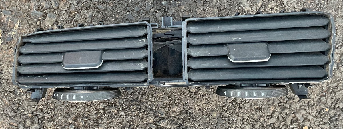 GOLF 7 DASH CENTRE AIR VENT