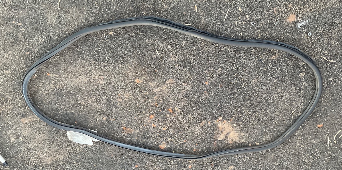 GOLF 7 LEFT REAR DOOR RUBBER