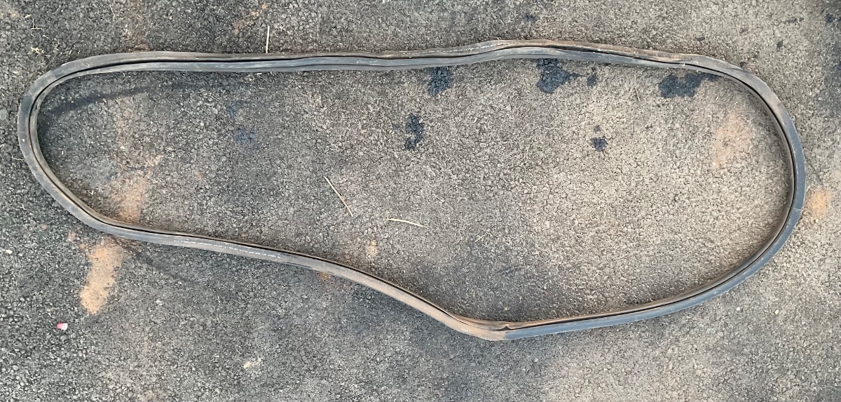 GOLF 7 RIGHT REAR DOOR RUBBER