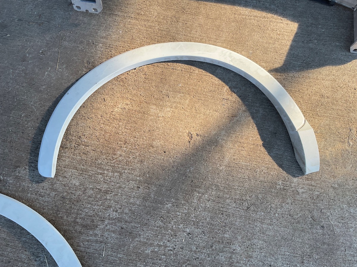 Q3 LEFT REAR FENDER BEADING