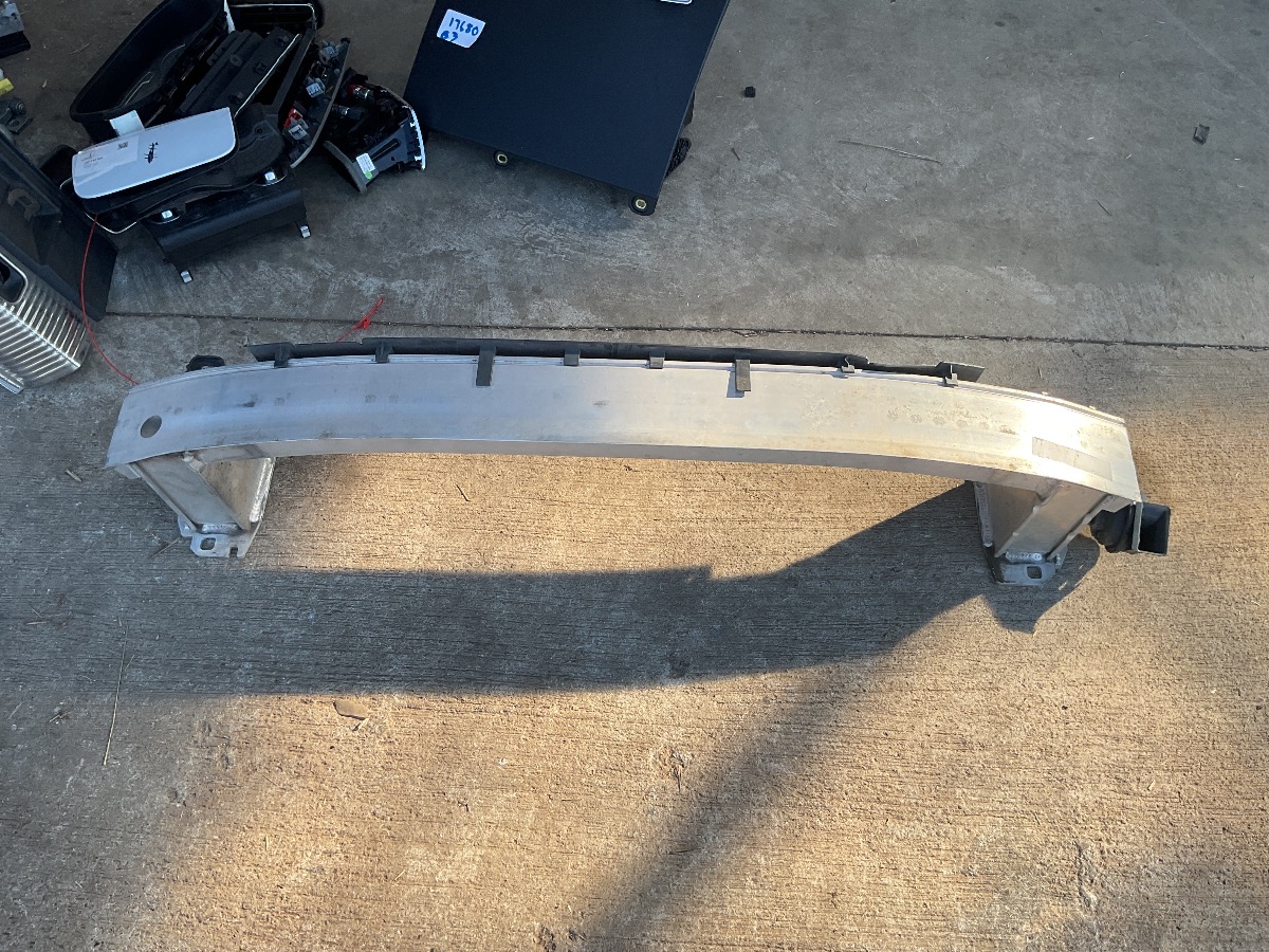 Q3 FRONT BUMPER STIFFENER