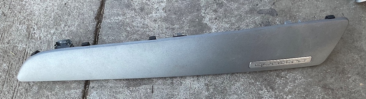 Q3 DASH DECORATIVE STRIP