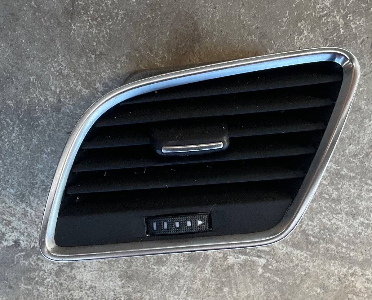 Q3 LEFT DASH VENT
