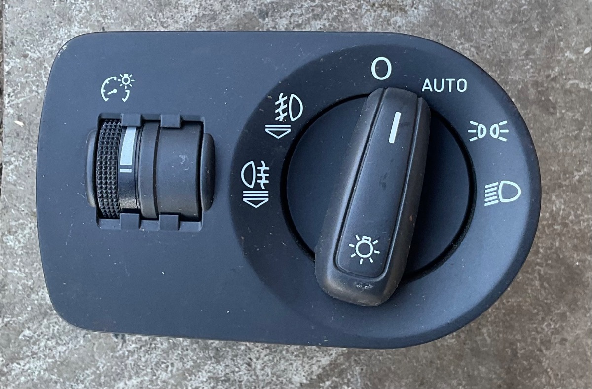 Q3 HEADLIGHT SWITCH